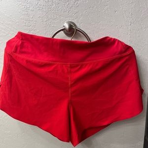 Athleta run with it 3.5 short (red)